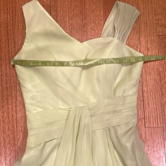 Beautiful Chartreuse Green Cocktail Dress Size 4 - Picture 13 of 15